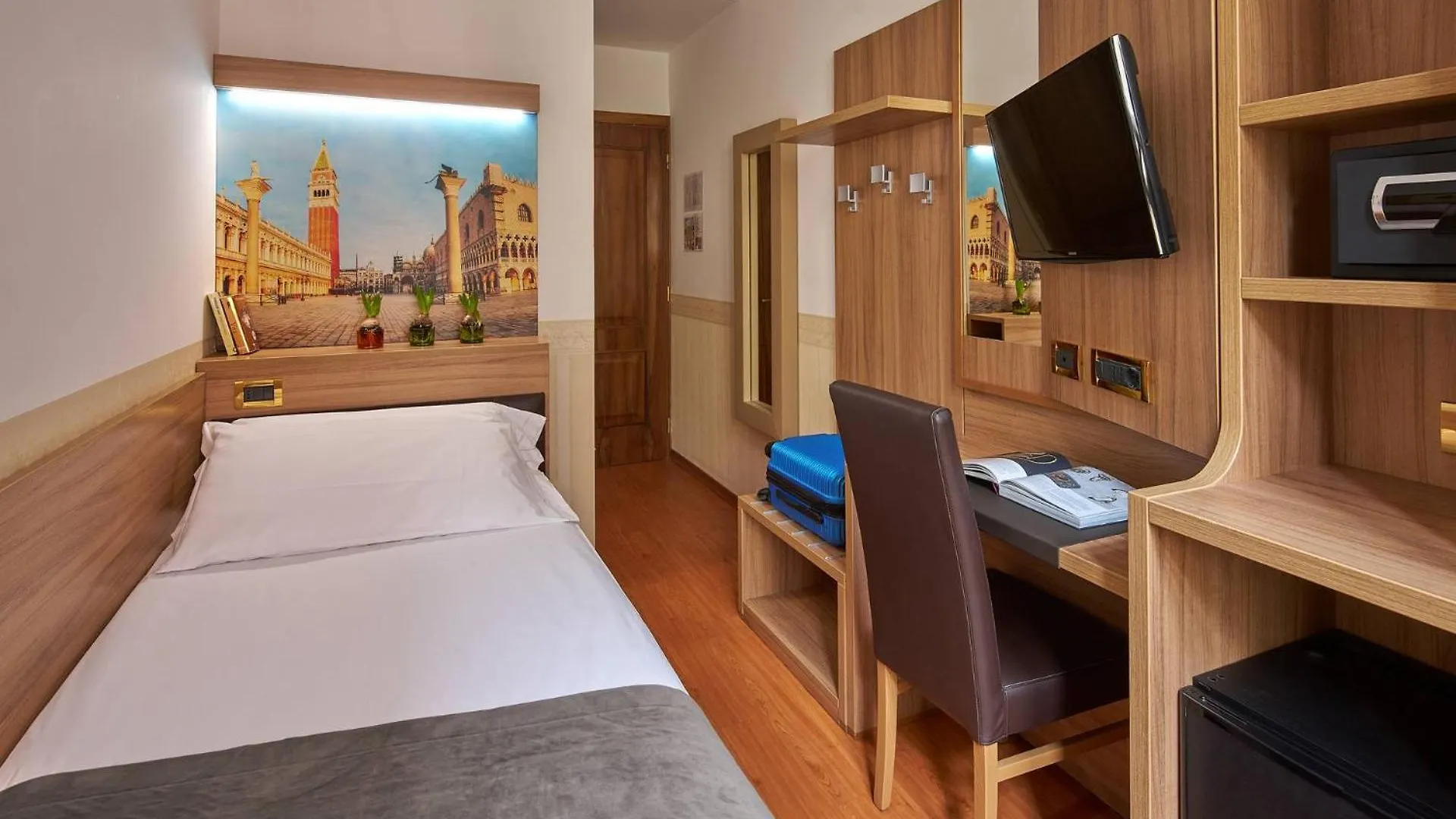 Hotel Unahotels Ala Venezia-Adults 16