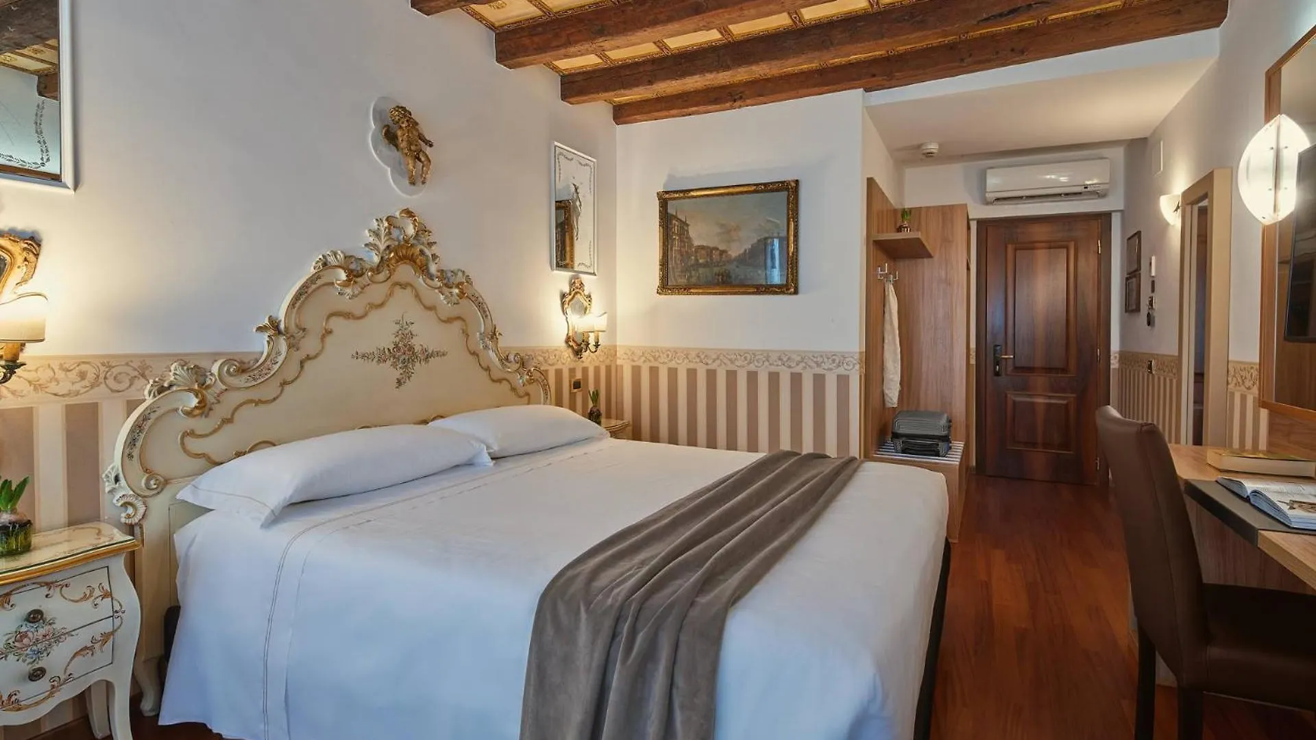 Unahotels Ala Venezia-Adults 16 3*, Venice