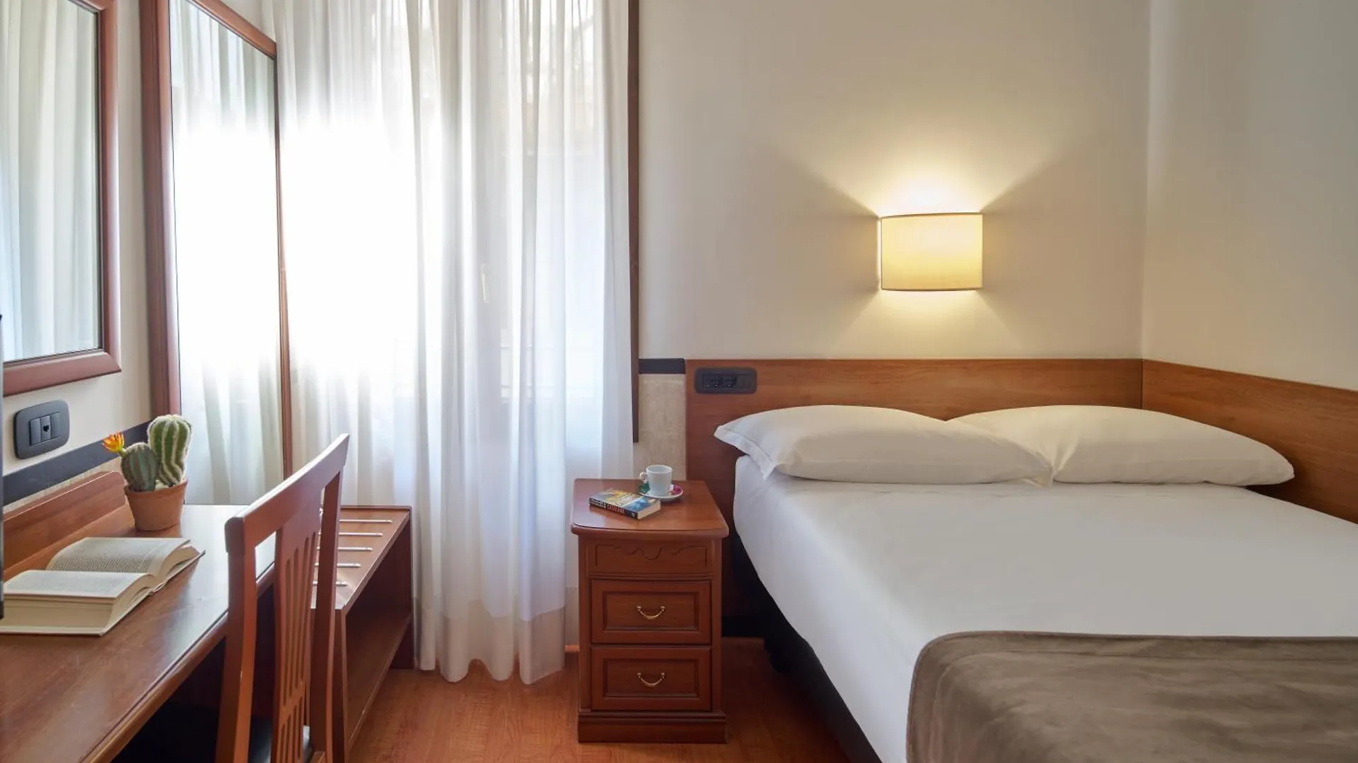 Unahotels Ala Venezia-Adults 16 3*, Venice Italy